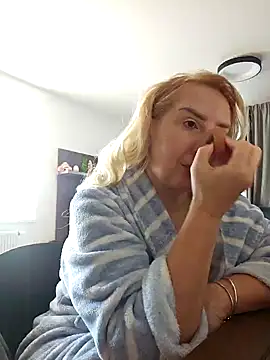 Snapshot of MariaRichi_ chatting on March 2025 07:25:02 AM MariaRichi online show from March 2025 07:25:02 AM