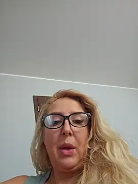 Snapshot of MariaRichi_ chatting on March 2025 10:57:01 AM MariaRichi online show from March 2025 10:57:01 AM