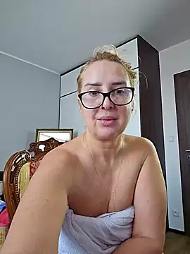 Snapshot of MariaRichi_ chatting on March 2025 07:59:01 AM MariaRichi online show from March 2025 07:59:01 AM