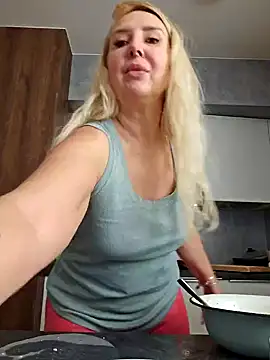 Snapshot of MariaRichi_ chatting on March 2025 10:44:02 AM MariaRichi online show from March 2025 10:44:02 AM