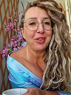 Snapshot of MariaRichi_ chatting on September 2025 06:47:02 AM MariaRichi online show from September 2025 06:47:02 AM