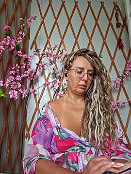 Snapshot of MariaRichi_ chatting on September 2025 07:22:02 AM MariaRichi online show from September 2025 07:22:02 AM