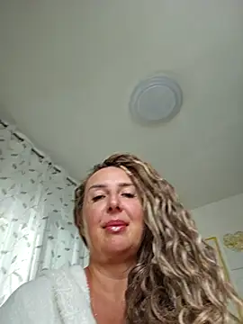 Snapshot of MariaRichi_ chatting on September 2025 07:02:02 AM MariaRichi online show from September 2025 07:02:02 AM