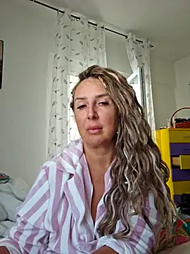 Snapshot of MariaRichi_ chatting on September 2025 06:51:01 AM MariaRichi online show from September 2025 06:51:01 AM