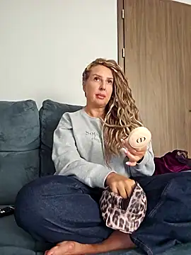 Snapshot of MariaRichi_ chatting on October 2025 08:33:02 AM MariaRichi online show from October 2025 08:33:02 AM