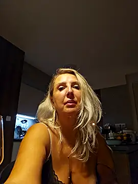 Snapshot of MariaRichi_ chatting on October 2025 07:58:02 PM MariaRichi online show from October 2025 07:58:02 PM