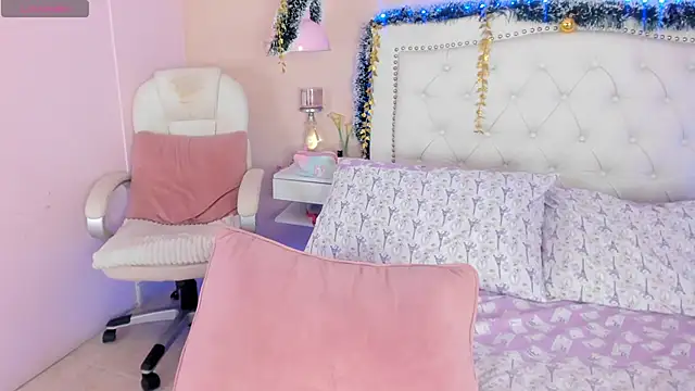 Snapshot of Ashley_Evans18 chatting on December 2024 03:42:02 PM Ashley Evans18 online show from December 2024 03:42:02 PM