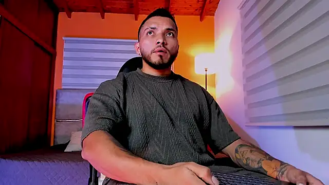 maximusclark1 online show from February 2026 11:13:01 PM