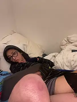 Snapshot of mackshaft4711 chatting on February 2025 09:53:02 AM mackshaft4711 online show from February 2025 09:53:02 AM