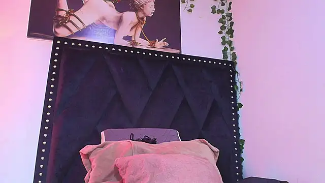 dafne queenn online show from November 2025 12:47:01 PM