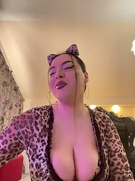 Snapshot of KeiraDark chatting on May 2026 04:17:02 AM KeiraDark online show from May 2026 04:17:02 AM