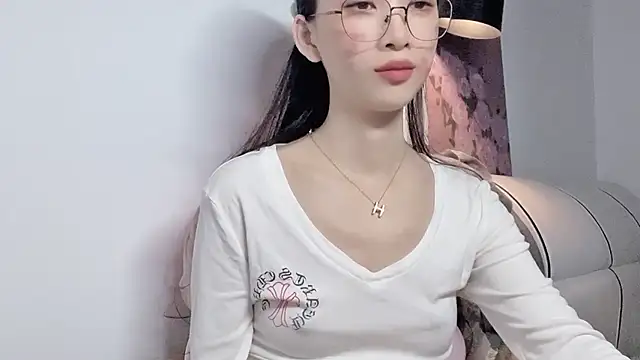 Snapshot of Lili-2 chatting on May 2026 04:33:02 PM Lili-2 online show from May 2026 04:33:02 PM