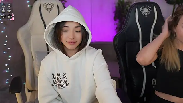 Julia  Star  online show from February 2025 07:53:02 AM