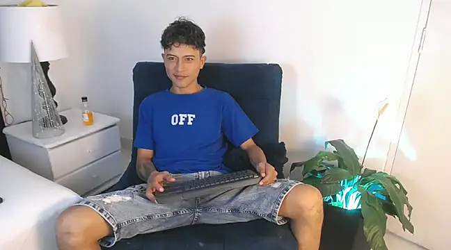 Edward Milleer online show from December 2024 02:38:02 PM