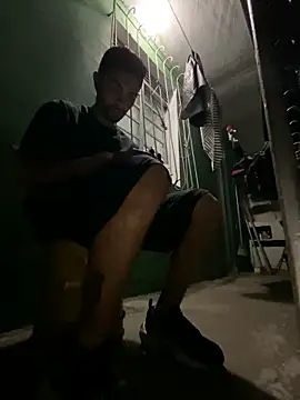 Snapshot of Jestebanano chatting on May 2026 11:43:01 PM Jestebanano online show from May 2026 11:43:01 PM