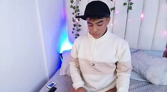 kiing azahell online show from January 2025 03:07:02 AM