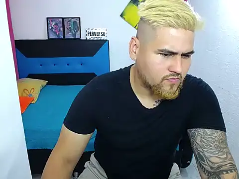 Snapshot of pitbullveryhot chatting on December 2024 01:02:02 PM pitbullveryhot online show from December 2024 01:02:02 PM