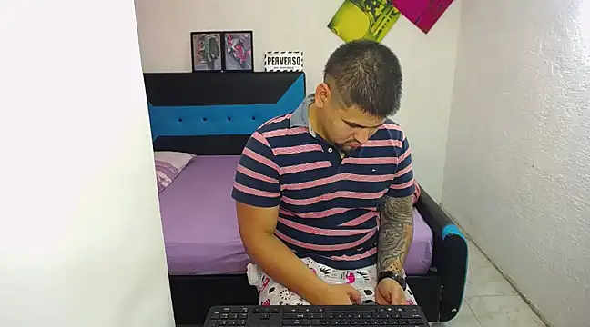 Snapshot of pitbullveryhot chatting on March 2025 07:59:02 PM pitbullveryhot online show from March 2025 07:59:02 PM