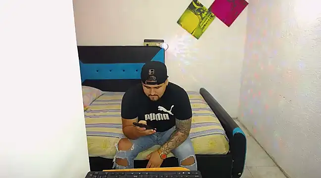 Snapshot of pitbullveryhot chatting on March 2025 06:37:02 PM pitbullveryhot online show from March 2025 06:37:02 PM