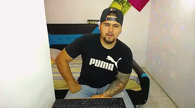 Snapshot of pitbullveryhot chatting on March 2025 09:43:02 PM pitbullveryhot online show from March 2025 09:43:02 PM