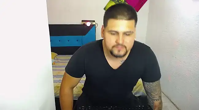 Snapshot of pitbullveryhot chatting on March 2025 03:01:02 AM pitbullveryhot online show from March 2025 03:01:02 AM