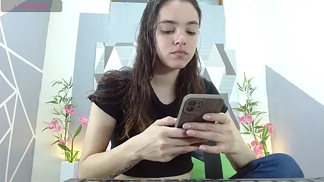 Snapshot of Mia-kalinfa chatting on January 2025 10:51:02 PM Mia-kalinfa online show from January 2025 10:51:02 PM