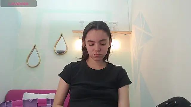 Snapshot of Mia-kalinfa chatting on February 2025 03:15:02 PM Mia-kalinfa online show from February 2025 03:15:02 PM