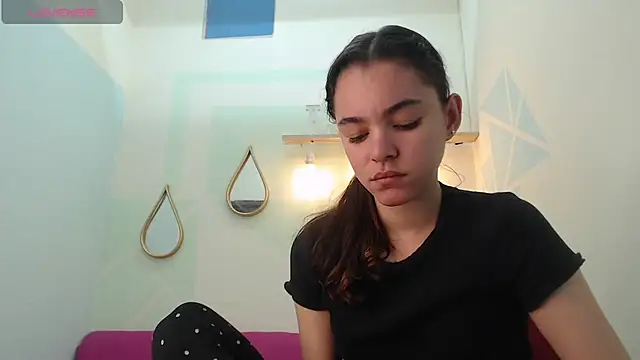 Snapshot of Mia-kalinfa chatting on February 2025 06:27:02 PM Mia-kalinfa online show from February 2025 06:27:02 PM
