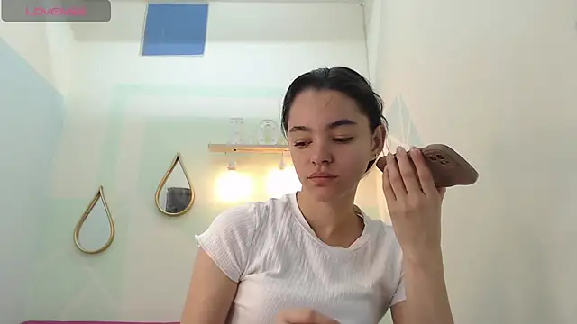 Snapshot of Mia-kalinfa chatting on February 2025 01:01:01 PM Mia-kalinfa online show from February 2025 01:01:01 PM