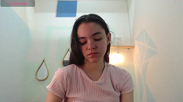 Snapshot of Mia-kalinfa chatting on February 2025 01:20:01 PM Mia-kalinfa online show from February 2025 01:20:01 PM