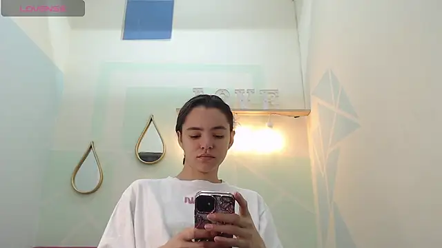 Snapshot of Mia-kalinfa chatting on February 2025 01:17:02 PM Mia-kalinfa online show from February 2025 01:17:02 PM