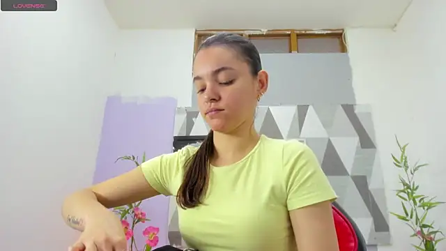 Snapshot of Mia-kalinfa chatting on May 2026 12:24:01 PM Mia-kalinfa online show from May 2026 12:24:01 PM