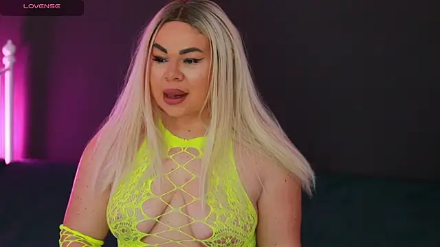 Snapshot of MissLilaa chatting on December 2024 05:37:02 PM MissLilaa online show from December 2024 05:37:02 PM