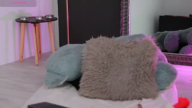 Snapshot of MissLilaa chatting on February 2025 12:17:01 PM MissLilaa online show from February 2025 12:17:01 PM