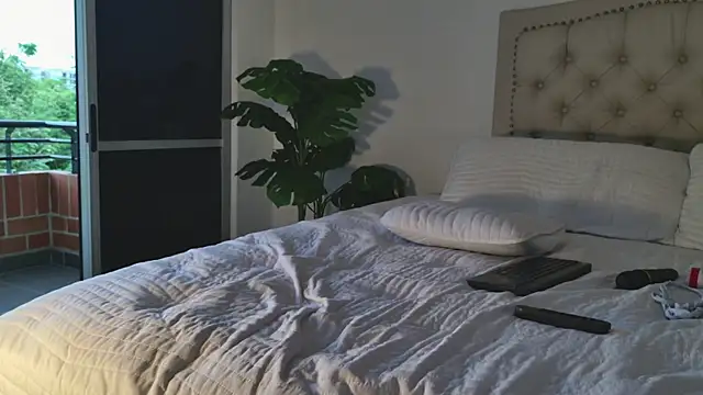 Scarlett grand online show from November 2025 09:48:01 PM