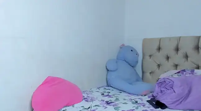 StassieBell online show from January 2025 09:46:01 AM