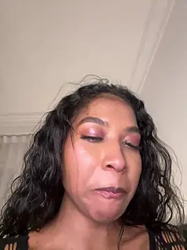 Snapshot of IamCrystal2 chatting on April 2026 11:35:01 PM IamCrystal2 online show from April 2026 11:35:01 PM