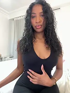 Snapshot of IamCrystal2 chatting on June 2026 09:20:01 PM IamCrystal2 online show from June 2026 09:20:01 PM
