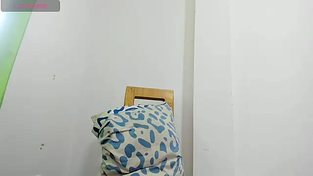 Kayla sofip01 online show from December 2024 08:04:02 PM