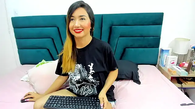 Snapshot of LisaWhite_ chatting on March 2025 10:20:02 PM LisaWhite online show from March 2025 10:20:02 PM