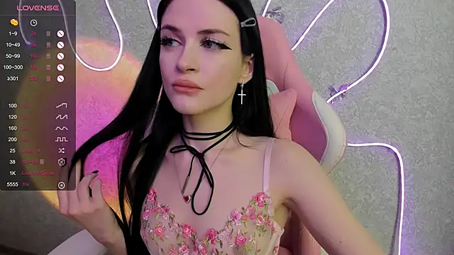 Snapshot of Molly_Crystall chatting on July 2026 02:36:02 AM Molly Crystall online show from July 2026 02:36:02 AM