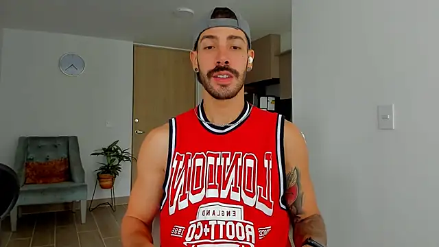 Guyinthemountain online show from December 2024 12:23:02 PM