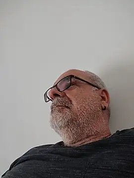 Snapshot of Satiro_Sevilla chatting on May 2026 04:25:02 PM Satiro Sevilla online show from May 2026 04:25:02 PM