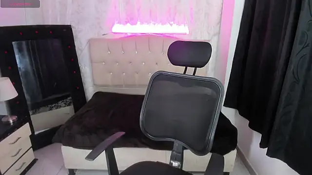 Strella ferrera online show from October 2025 04:00:01 AM