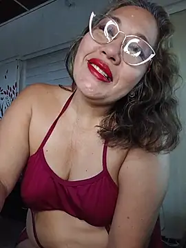 Snapshot of anniecoopeer chatting on June 2026 11:35:02 AM anniecoopeer online show from June 2026 11:35:02 AM
