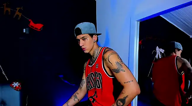 JUSTIN FULLER1 online show from December 2024 01:22:01 PM