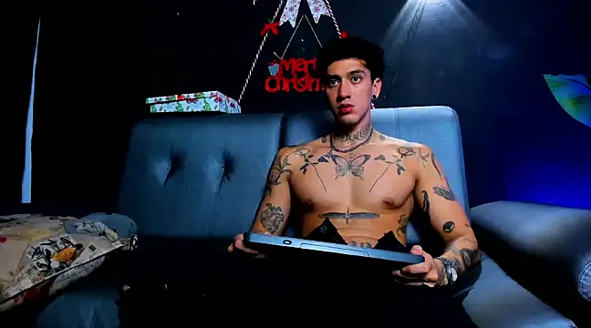 JUSTIN FULLER1 online show from December 2024 11:05:01 PM