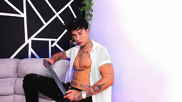 JUSTIN FULLER1 online show from February 2025 11:33:02 PM