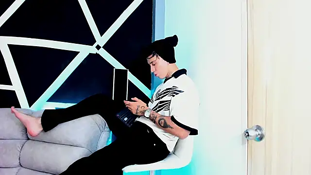 JUSTIN FULLER1 online show from September 2025 07:03:02 PM