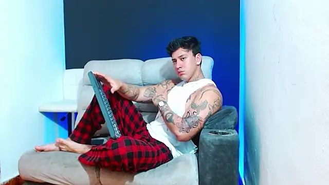 JUSTIN FULLER1 online show from April 2026 06:35:01 PM